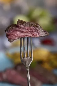 Empty Plate Steak Drucke: Slice of steak on a fork