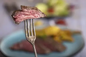 Empty Plate Steak Drucke: Slice of steak on a fork