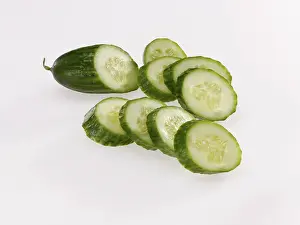 Studio Shot Vegetables Drucke: Sliced cucumber