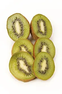 High Angle View Food Still Life Drucke: Sliced kiwi fruit