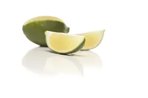 Food Cutout Images Drucke: Sliced lime on a reflective white surface