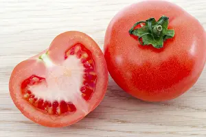 Vitamin Rich Tomatoes Drucke: Whole and sliced tomatoes