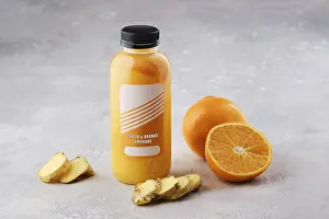 Table Decoration Ideas Drucke: Small bottle with orange and ginger lemonade on the table