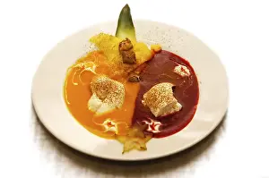 Exempt Plate Food Images Drucke: Small Dumplings with Fruit Sauce