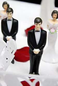 Symbolic Wedding Image Drucke: Small figurines of a groom and bride