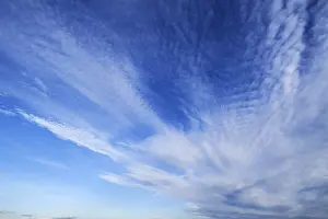 Deserted Daytime Landscape Drucke: Small fluffy cirrus clouds