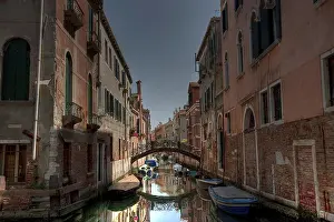 World Heritage Site Venice Drucke: A small iron bridge reflected in a canal