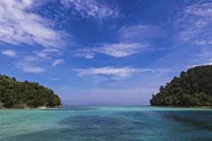 Colorful Coastal Landscape Drucke: Two small islands located close to each other