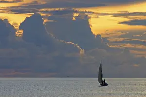 Cloudy Weather Conditions Drucke: Small sailing boat in front of thunderclouds