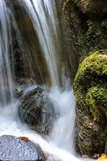 Waterfall Landscape Photo Drucke: Small stream and waterfall among the moss