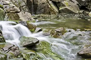 Gerahmter Druck : Bach mit Wasserfällen. Gerahmter Druck : Bach mit Wasserfällen.