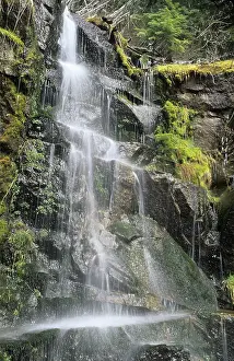 Washington State Nature Reserve Drucke: Small waterfall in the Cascade Range