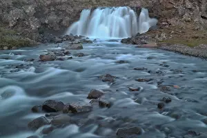 Uninhabited Rocky Formations Drucke: Small waterfall, Iceland