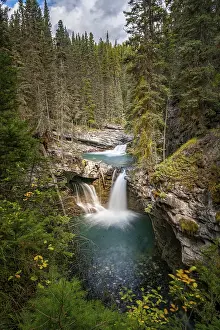 Mountain Creek Erosion Drucke: Small waterfall, mountain stream in a gorge