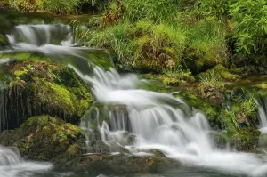 Motion Blur Waterfall Drucke: Small waterfall on the river Una
