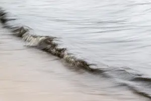 Nordic Nature Scenery Drucke: Small wave, smudge effect, soft water