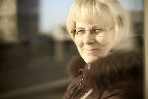 Senior Woman Smiling Drucke: Smiling assuredly, satisfaction