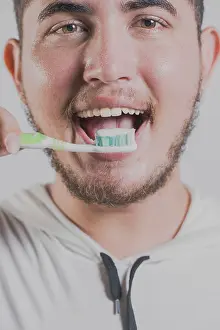 Adult Dental Care Drucke: Smiling man brushing teeth isolated