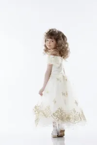 Smiling Girl Drucke: Smiling young princess posing in studio
