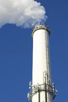 Smokestack Emissions Drucke: Smoking industrial chimney, stack