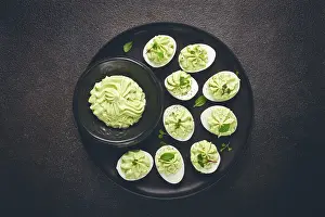 Healthy Vegetarian Meal Ideas Drucke: Snack, stuffed eggs with avocado
