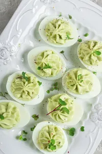 Stuffed Eggs Drucke: Snack, stuffed eggs with avocado