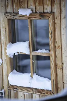 Wintry Landscape Scene Drucke: A snow covered window in the winter