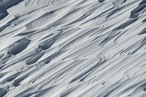 Snowy Mountain Landscape Drucke: Snow surface with structures, shaped by the wind