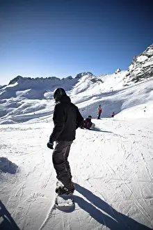 Snowboarder In Action Drucke: A snowboarder in action