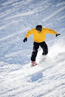 Athletic Man Drucke: Snowboarder on the slope