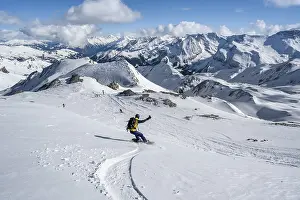 Tyrol Ski Tourism Drucke: Snowboarder with splitboard rides in the snow