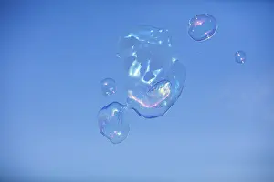 Colourful Deserted Landscape Drucke: Soap bubbles with rainbow colours