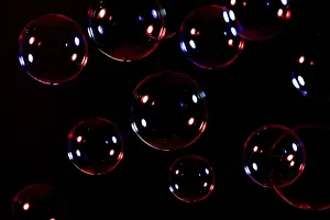 Iridescent Soap Bubble Effect Drucke: Soap bubbles, red and blue illuminated