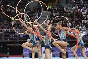 Drucke von Sofia, Bulgarien - 1. April 2018: Team Belarus führt Vorführungen mit Bällen und Seilen während des Rhythmischen Gymnastik-Weltcups Sofia 2018 durch. Gruppenturnier Weißrussland Drucke: Sofia, Bulgarien - 1. April