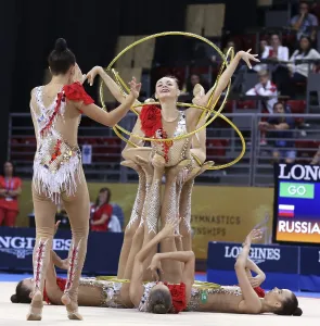 Drucke von Sofia, Bulgarien - 15. September 2018: Team Russische Föderation nimmt an den The 2018 Rhythmic Gymnastics World Championships teil. Gruppenturnier Sofia Drucke: Sofia, Bulgarien - 15. September