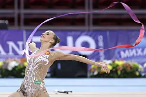 Gerahmter Druck : Sofia, Bulgarien - 6. Mai 2017: Karina Kuznetsova aus Russland tritt während des Rhythmischen Gymnastik-Weltcups Sofia 2017 auf. Gerahmter Druck : Sofia, Bulgarien - 6. Mai 2017: Karina Kuznetsova aus Russland tritt während des Rhythmischen Gymnastik-Weltcups Sofia 2017 auf.