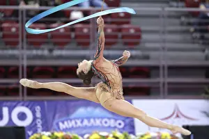 Drucke von Sofia, Bulgarien - 6. Mai 2017: Katsiaryna Halkina aus Weißrussland tritt während Rhythmisches Gymnastik-Weltcup Sofia 2017 im Einzelturnier auf Weißrussland Drucke: Sofia, Bulgarien - 6