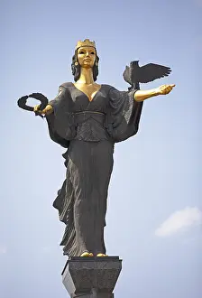 Blue Sky Memorial Site Drucke: Sofia statue, city symbol, Sofia