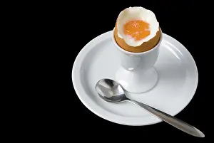 Chicken Egg Nutrition Drucke: Soft-boiled breakfast egg in an egg cup
