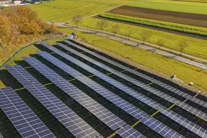 European Alternative Energy Source Drucke: Solar modules in a structured arrangement from an aerial perspective