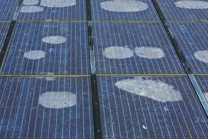 Renewable Energy Source Image Drucke: Solar panels with spots