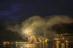 Lower Austria Pyrotechnics Drucke: Solstice fireworks with a view of Durnstein