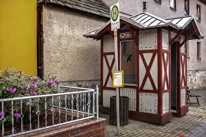 Small Wooden House Drucke: The somewhat different bus shelter