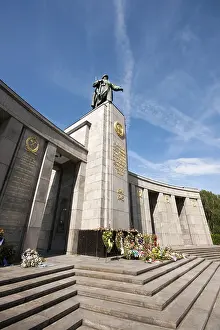 Central European Landmark Drucke: Soviet memorial in Berlin, Germany
