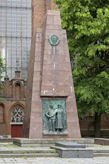Stralsund Tourist Attraction Drucke: Soviet memorial in front of the Marienkirche