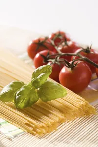 Fresh Tomato Ingredients Drucke: Spaghetti, basil, tomatoes