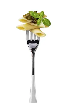 Spaghetti On Fork Drucke: spaghetti on fork isolated on white background