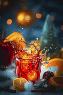 Cinnamon Spice Drink Drucke: Sparkling mulled wine with oranges and cinnamon on a wintry surface