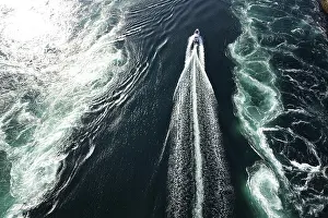 Leisure Activity Drucke: Speedboat and Wake