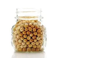 Glass Containers Drucke: Split peas in a jar